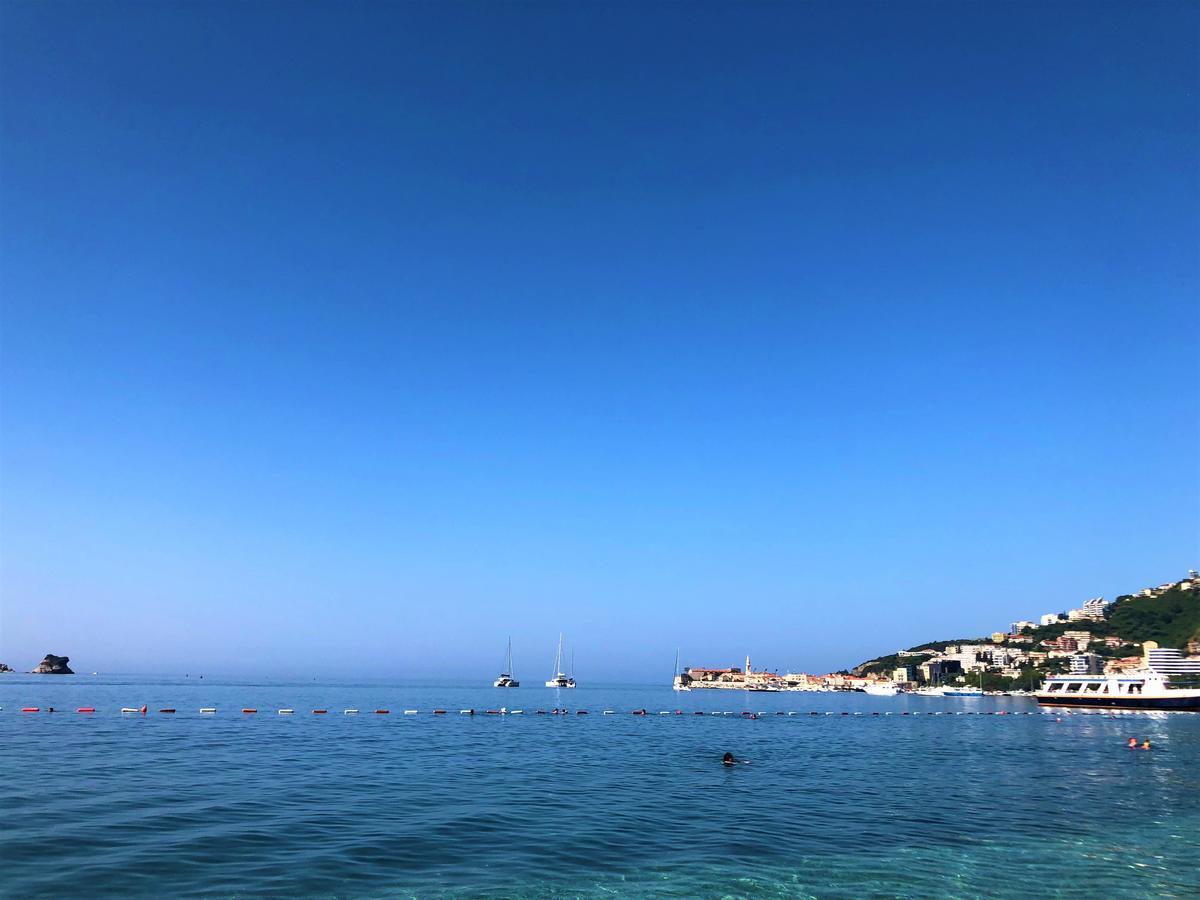 Beachfront Fontana 20 *